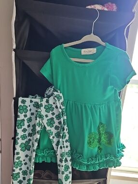 Size Small (Like 3t) Toddler Girls' Green Shamrock Matching Set
